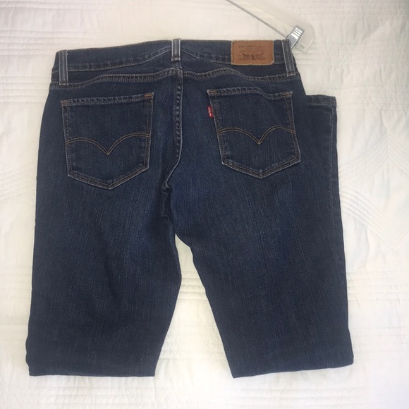 EUC Levi skinny jeans - Picture 2 of 2